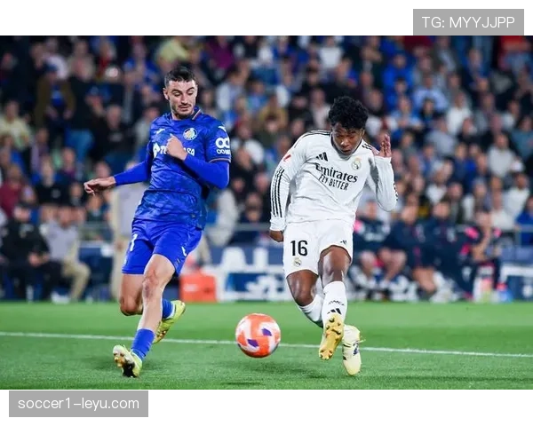 塞维利亚强势反弹成功保级，稳步提升重返西甲安全区