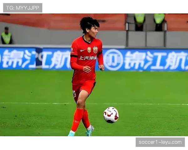 德甲冬窗转会潮涌,热门球员频繁换队引关注 德甲冬窗转会潮涌,热门球员频繁换队引关注