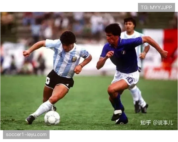 马尔蒂尼的防守哲学如何重塑现代足球的站位艺术