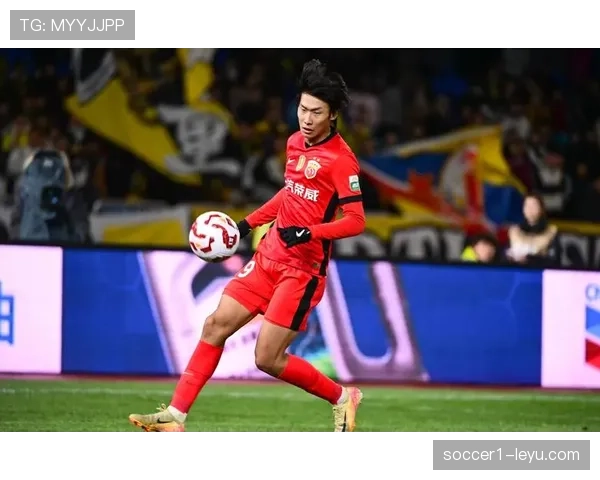 扎伊尔·埃梅里:冉冉升起的足坛新星,潜力备受瞩目 扎伊尔·埃梅里:冉冉升起的足坛新星,潜力备受瞩目