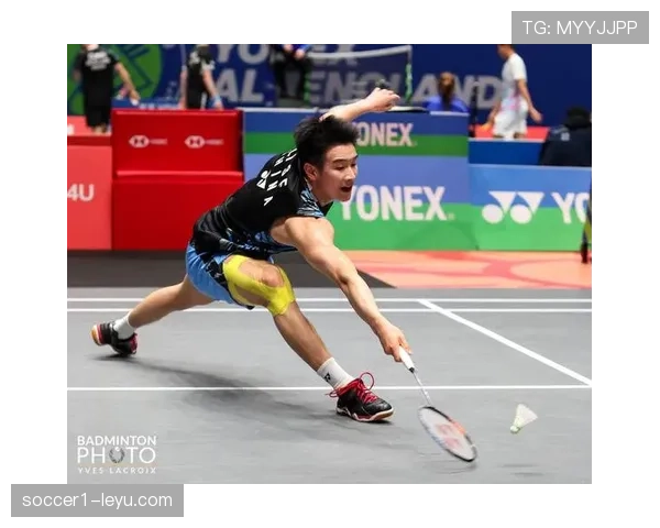 李诗沣打完比赛直接去逛奢侈品店，完全不像隔壁那个拼命运动的样子啊！